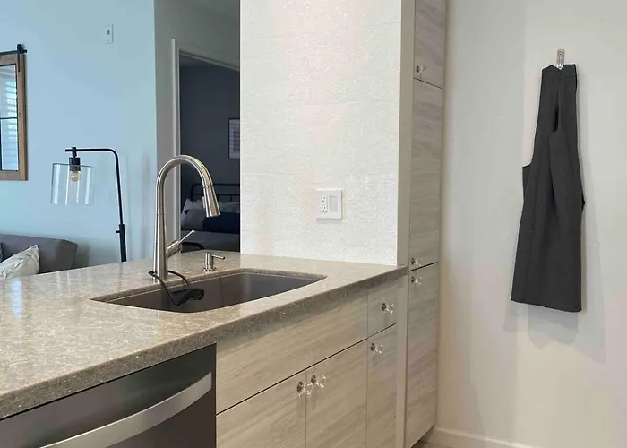 Luxury - Walk To Kierland Commons Apartment