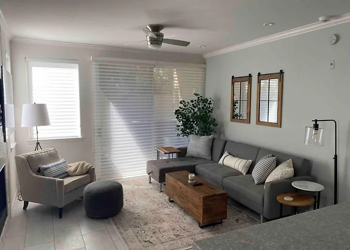 Luxury - Walk To Kierland Commons Apartment